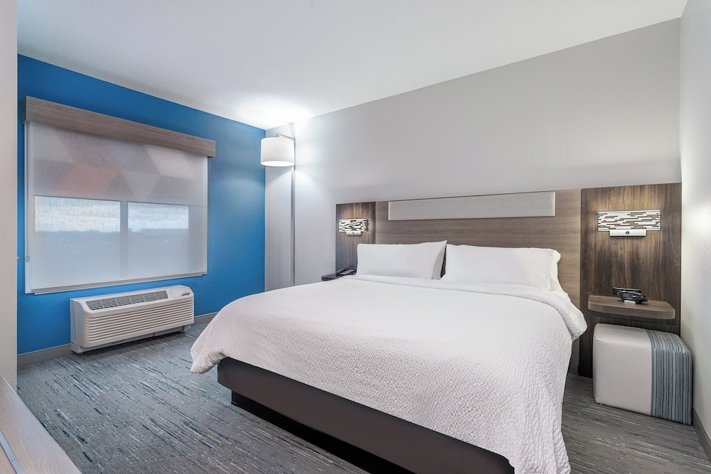 Suite, 1 Bedroom - Photo 2