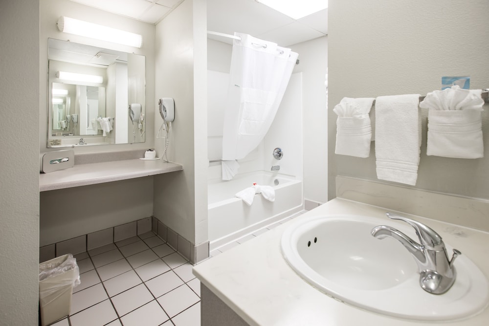 Suite, 2 Queen Beds, Non Smoking (Oceanside, 1st Floor) - Photo 8