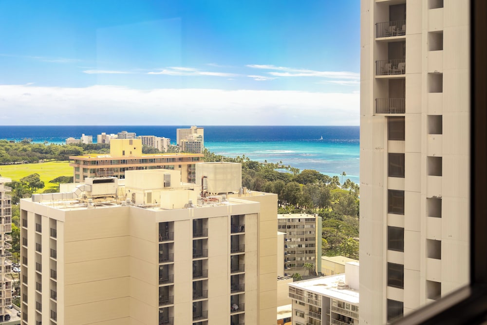 Premium Remodeled Condo with Ocean View and Parking: Premium Apartment, 1 King Bed with Sofa bed, Ocean View (WB 2713 T1) photo