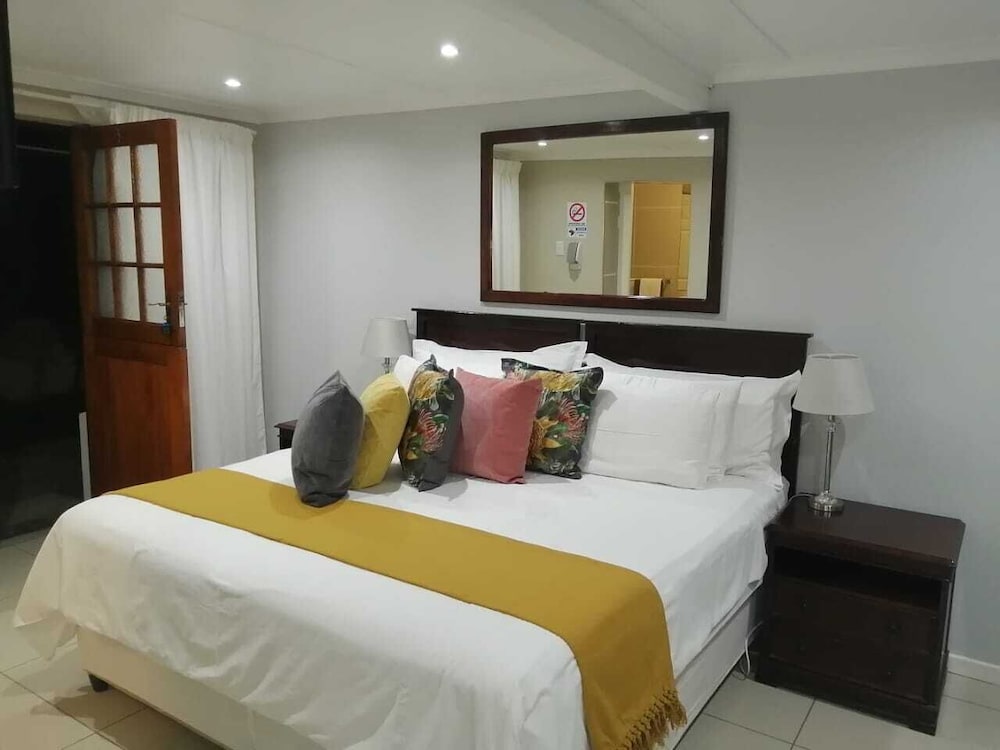 Standard Room, 1 Bedroom (Twin or King with shower) photo 3