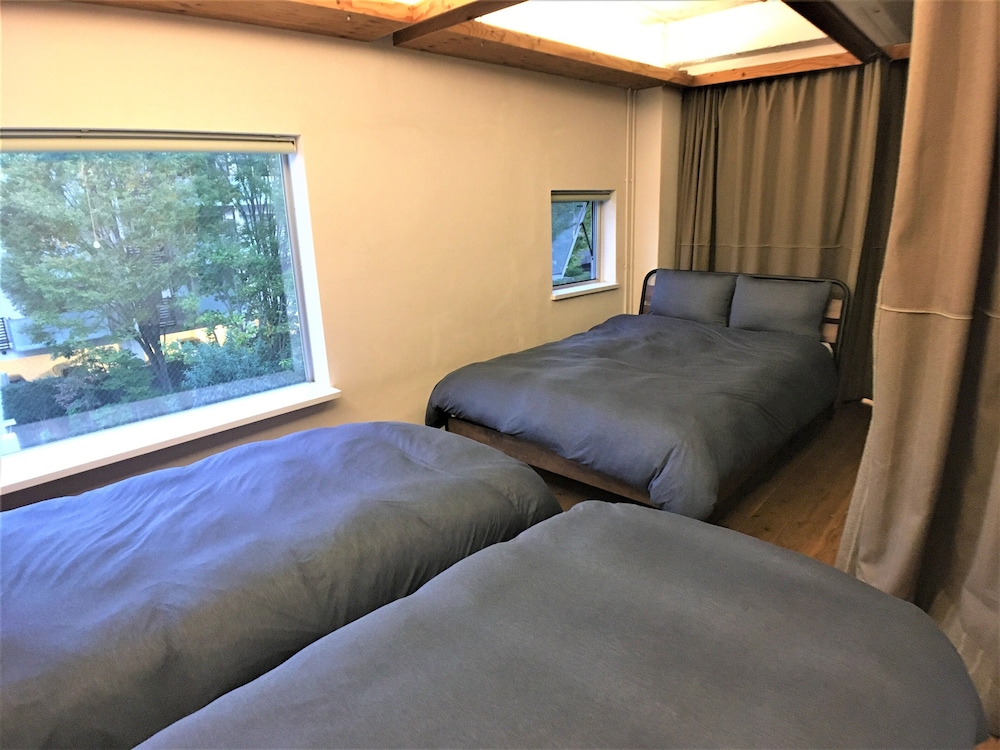 Room (/10) photo 1
