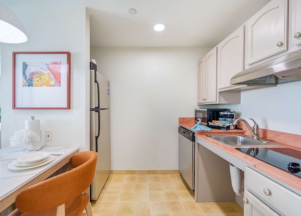 Suite, 1 King Bed, Accessible, Bathtub (Mobility & Hearing) - Photo 2