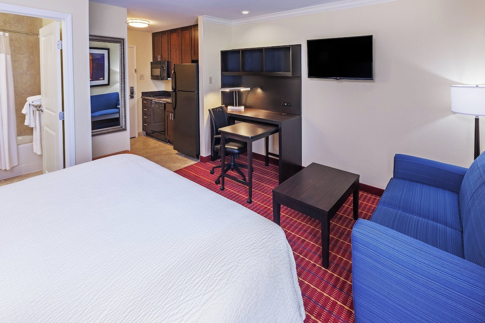 Studio Suite, 1 King Bed with Sofa bed photo 2