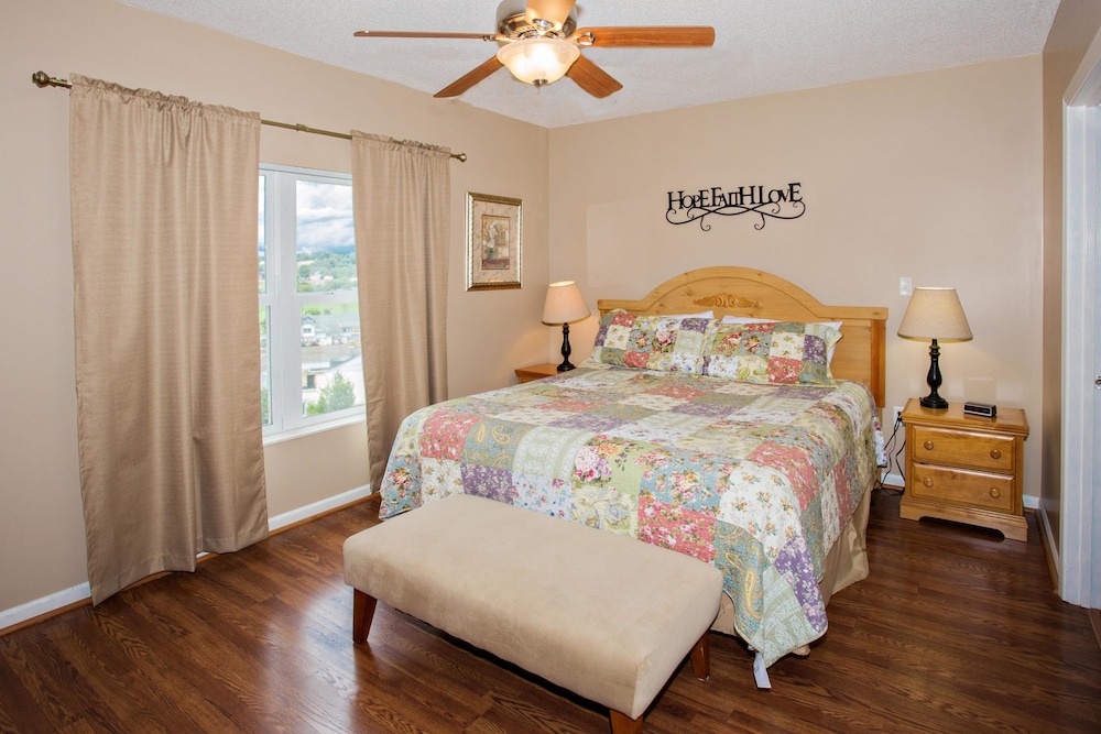 Condo, Multiple Beds (Whispering Pines 102HC)