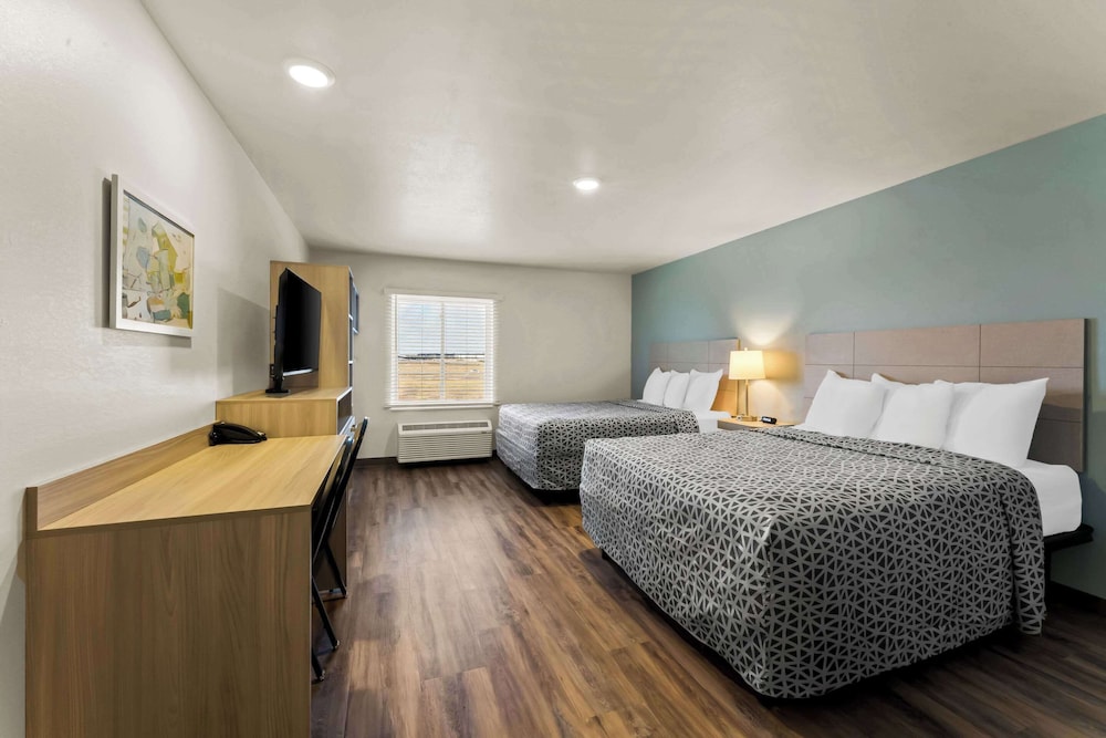 Suite, 2 Queen Beds, Non Smoking