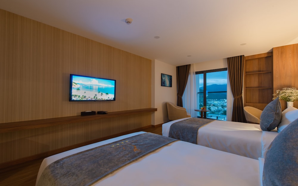 Superior Room with Twin Beds - Photo 1