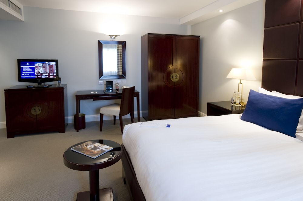 Superior Double Room thumbnail 5
