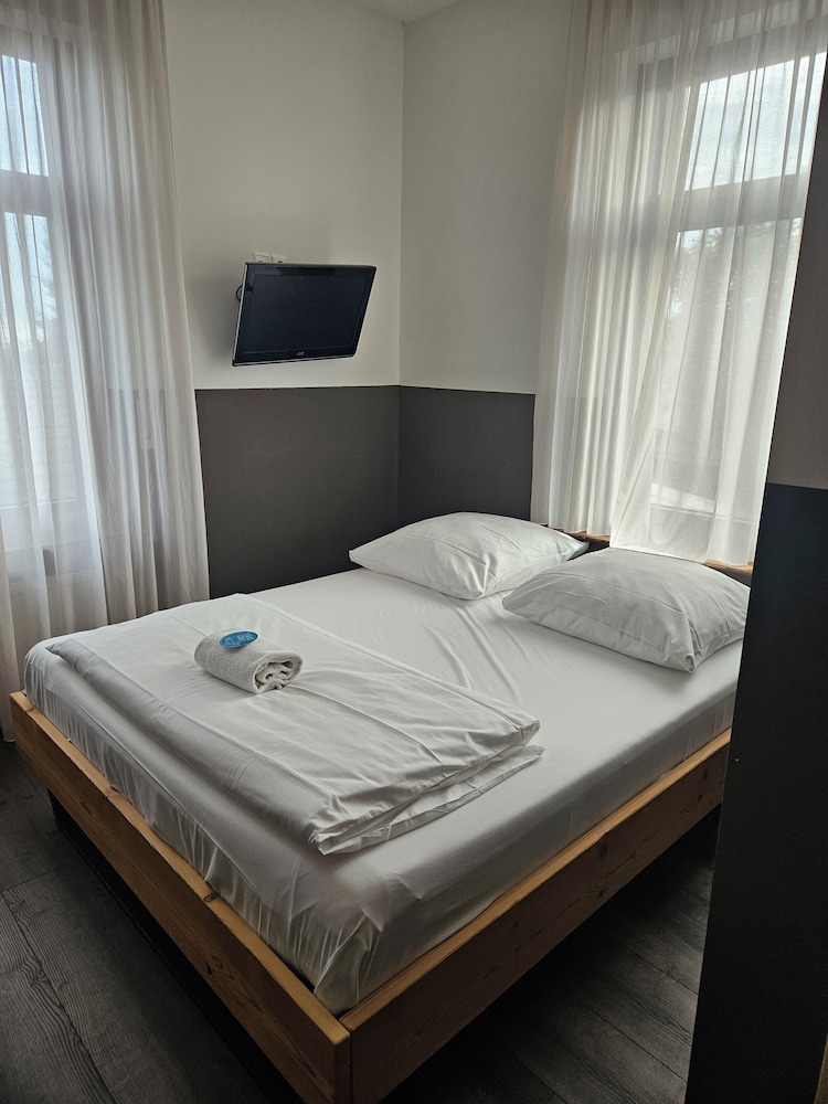 Basic Triple Room photo 2