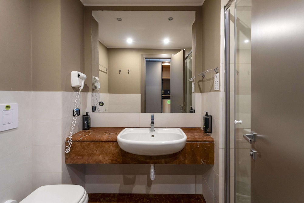 Double Room - Photo 9