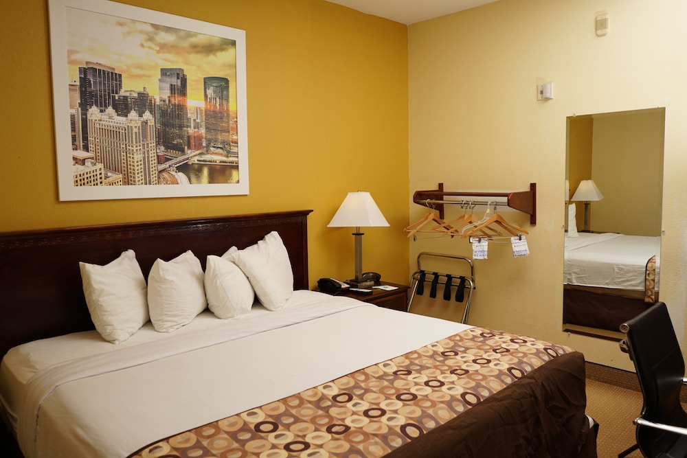 Standard Room, 1 King Bed, Non Smoking - Photo 17