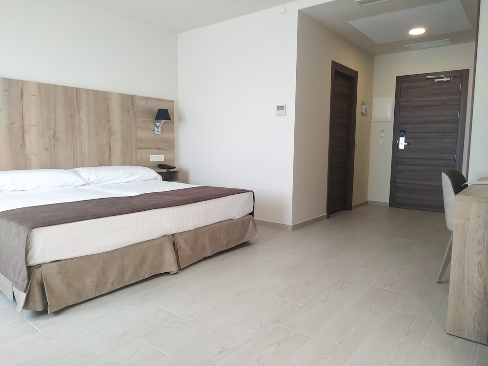 Habitación Doble Superior con Vista a la Pista de Pádel