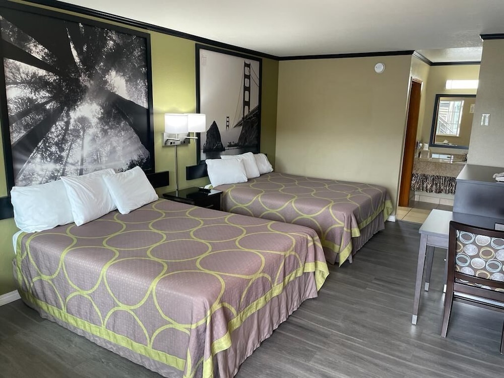 Standard Room, 2 Queen Beds - Photo 5