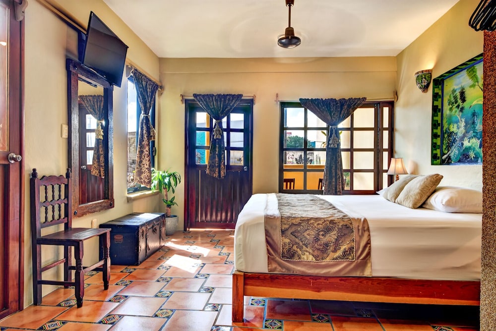 Room, 1 King Bed, Balcony - Photo 1
