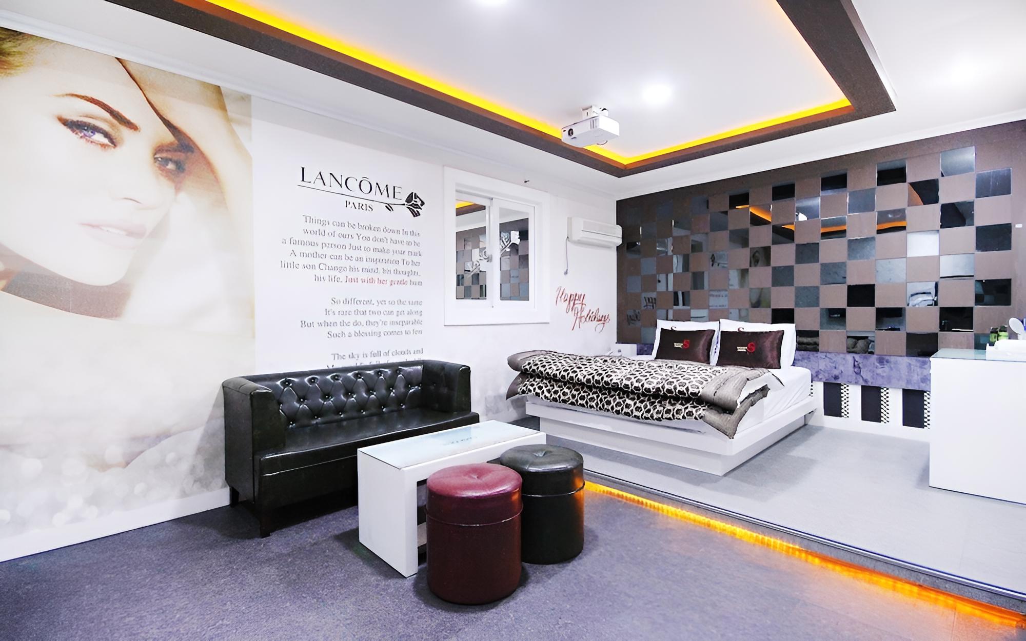 Room (Suite) photo 1