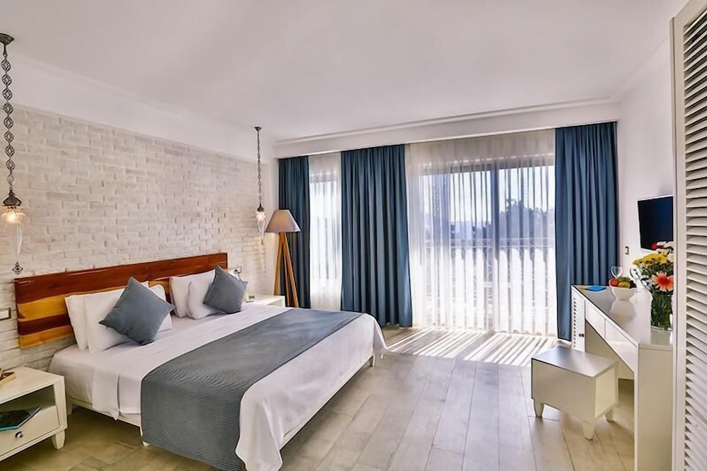 Deluxe Double Room, Balcony, Sea View photo 1