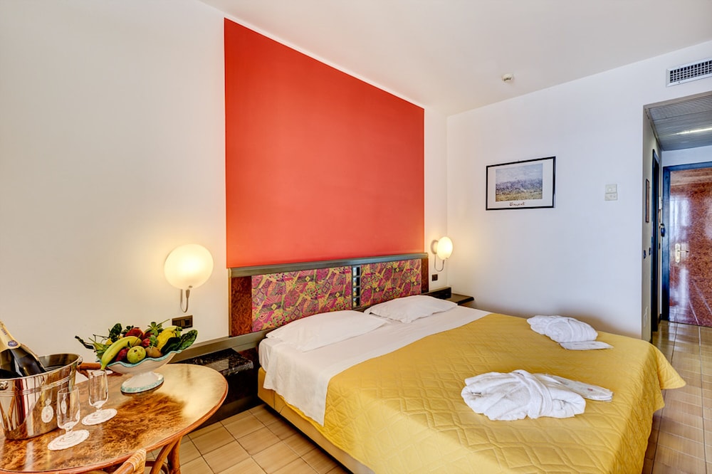 Economy Double or Twin Room (Olimpo/Terrazze)