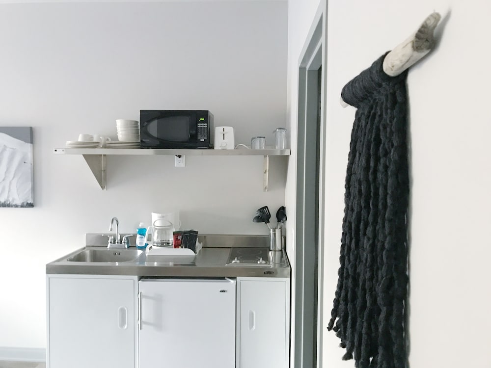 Room, 1 King Bed, Kitchenette photo 2