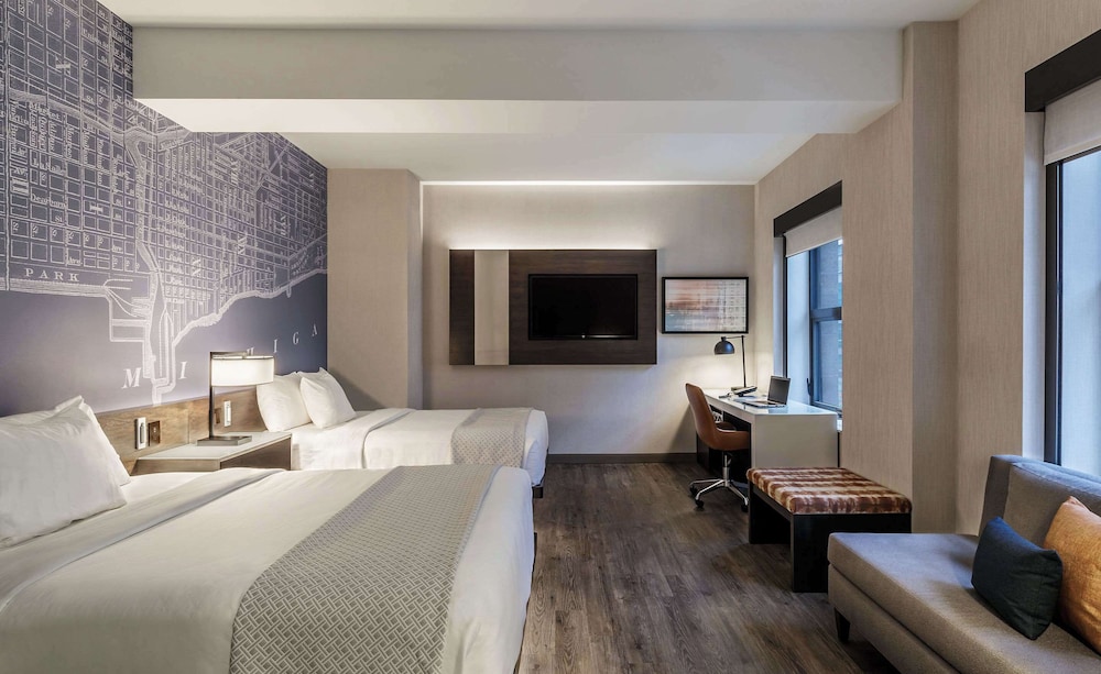 Standard Room, 2 Queen Beds, Non Smoking (Larger Room) thumbnail 5