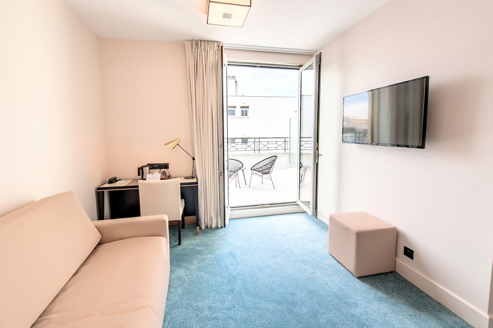 Suite, 1 King Bed, Non Smoking, Terrace (with Sofabed) photo 3