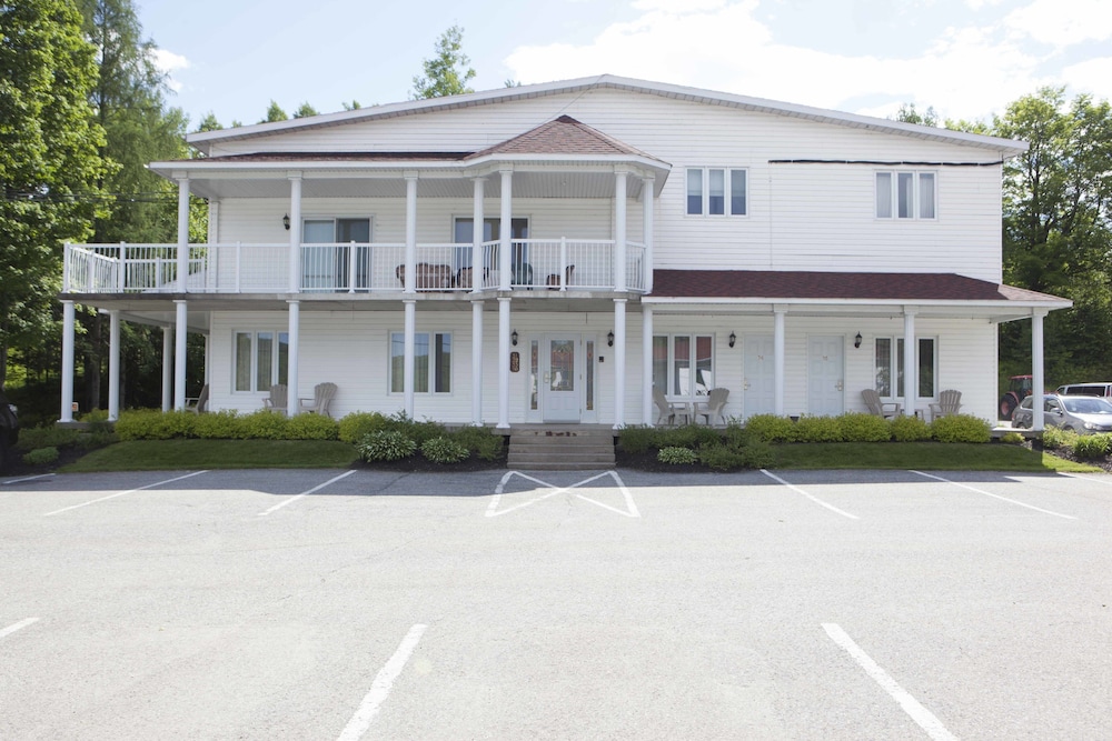 Standard Room - Pavillon (Other side of the street) photo 2