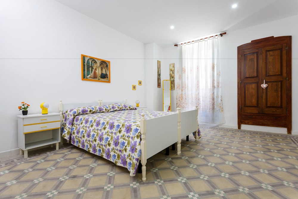 Traditional Apartment, 2 Bedrooms photo 2