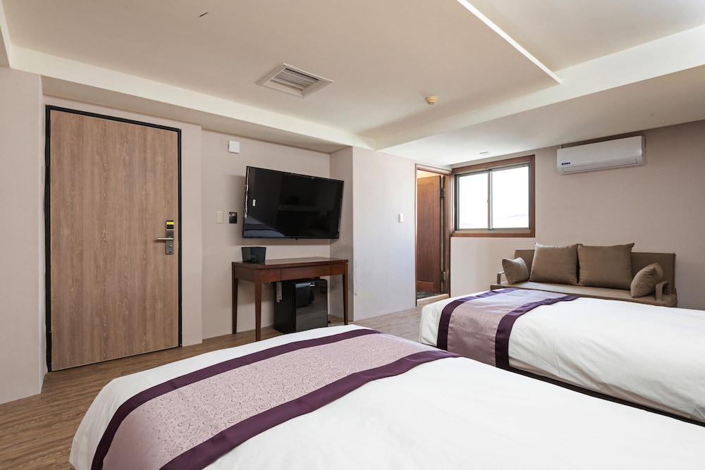Superior Twin Room - Photo 2