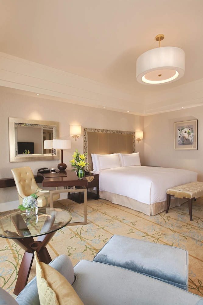 Premium Room, 1 King Bed, Lake View