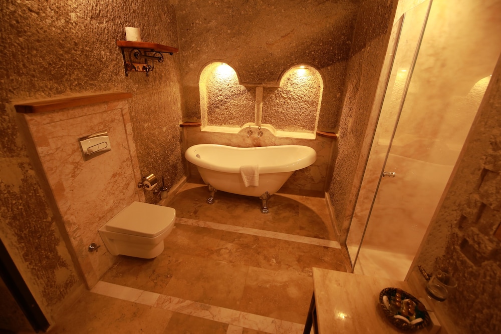Standard Suite - Photo 15