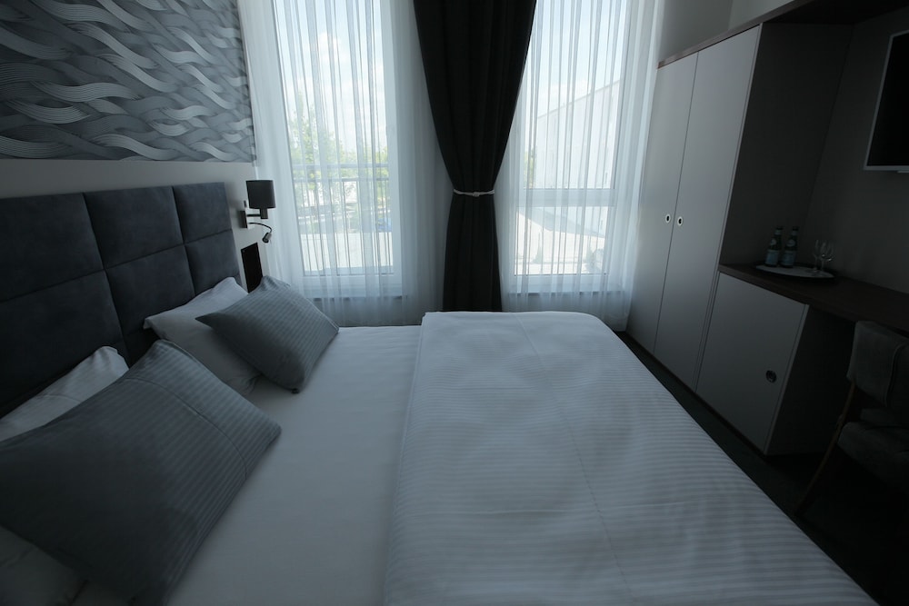 Standard Double Room - Photo 2