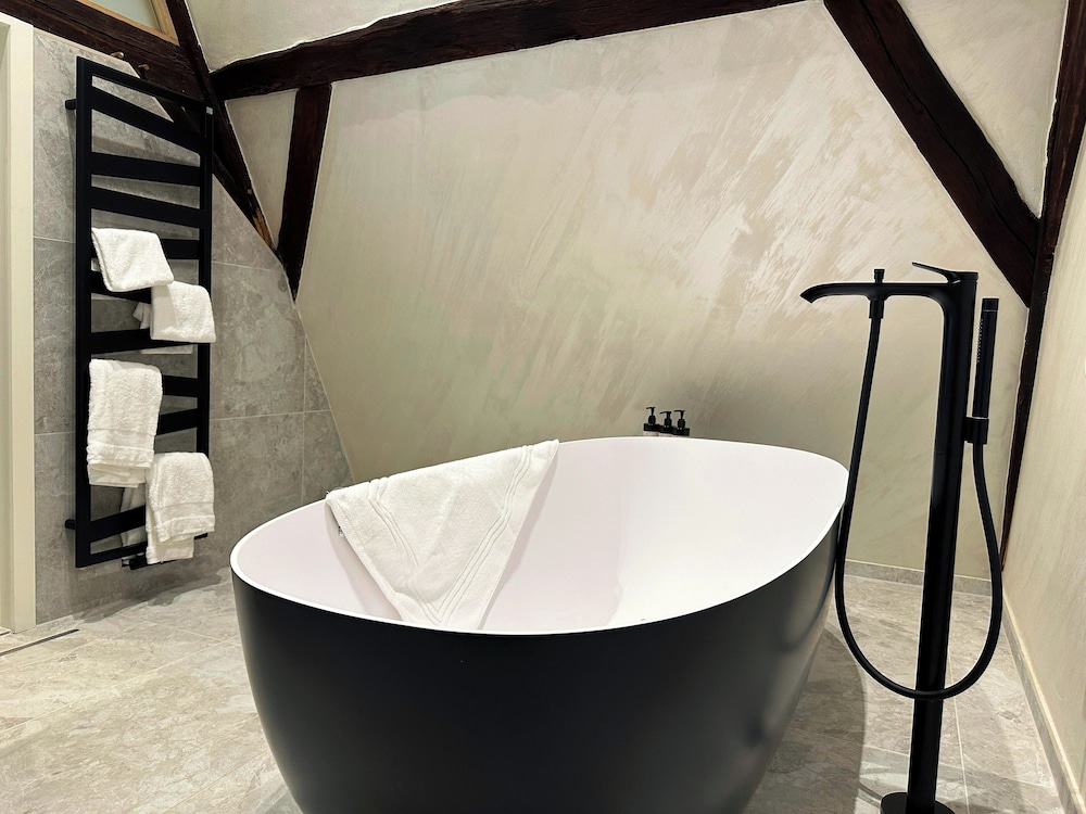 Suite 31 - Photo 4