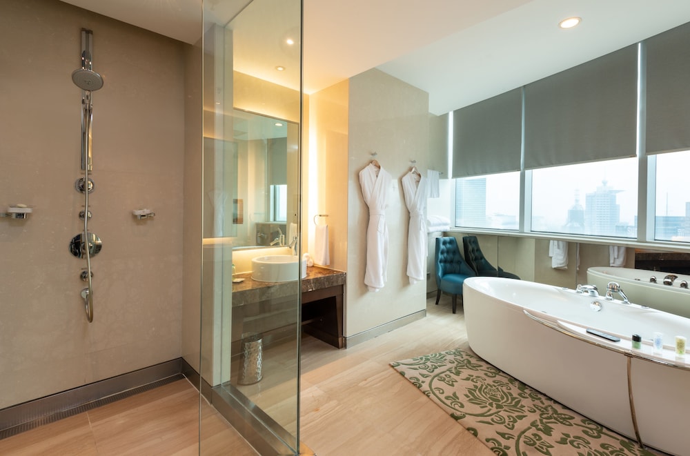 Suite, 2 Bedrooms, Accessible Bathtub, Club Lounge Access (Living Lounge Access)