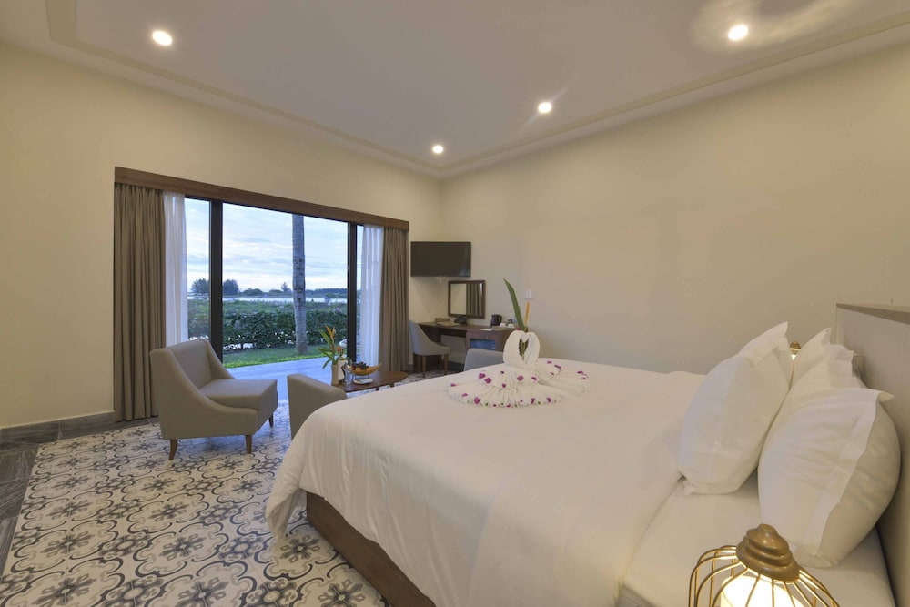 River & Lake View Villa - Photo 1