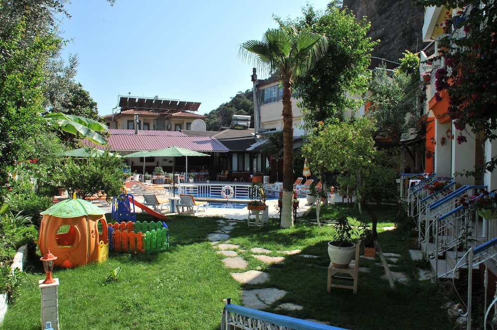 Comfort Quadruple Room, Pool View, Poolside photo 3
