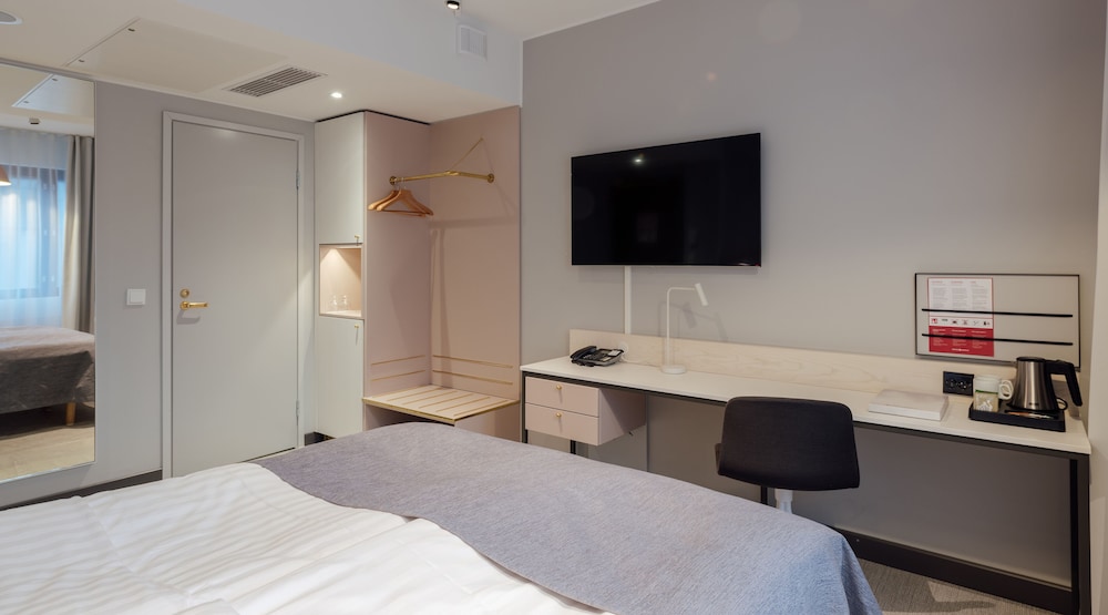 Standard Room, 1 Queen Bed - Photo 4