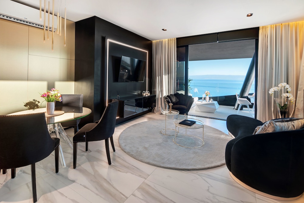 Deluxe Suite, 2 Bedrooms, Sea View photo 1