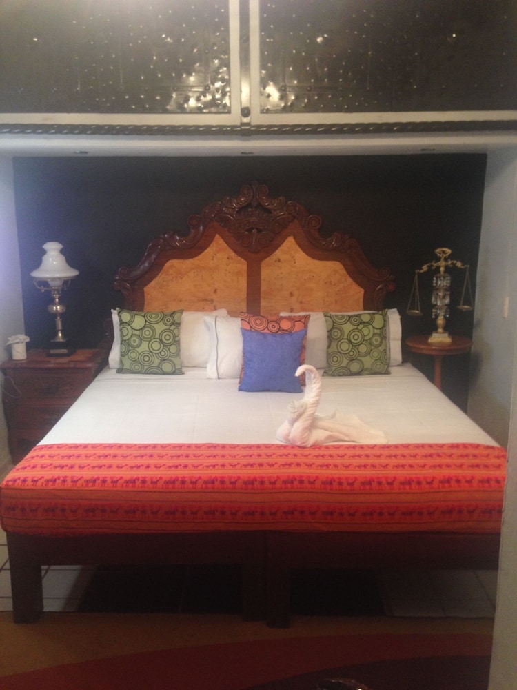 Standard Room (1 King Size)
