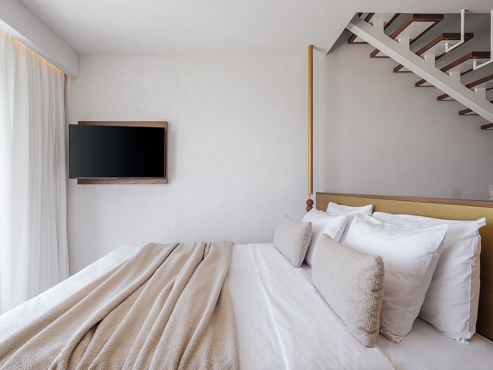 Horizon Sea Front Maisonette, Private Pool