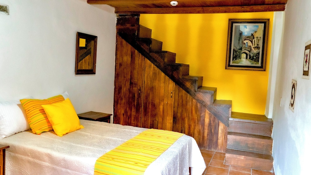 Family Room, 2 Queen Beds, Non Smoking, Private Bathroom