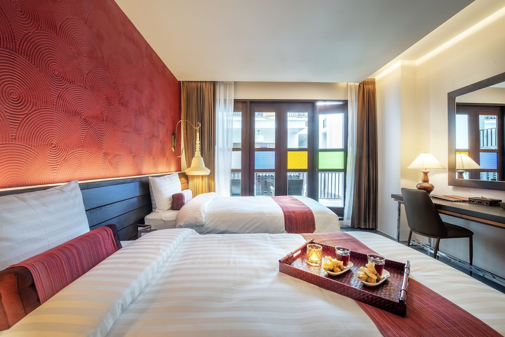 Deluxe Room, 2 Twin Beds, Pool View - Photo 3