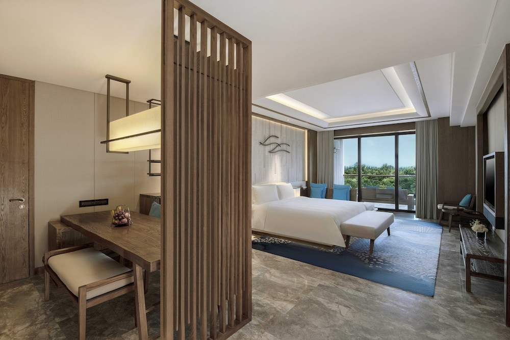 Classic King Bed