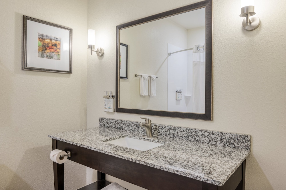 Standard Room, 2 Twin Beds, Accessible (Hearing) photo 1