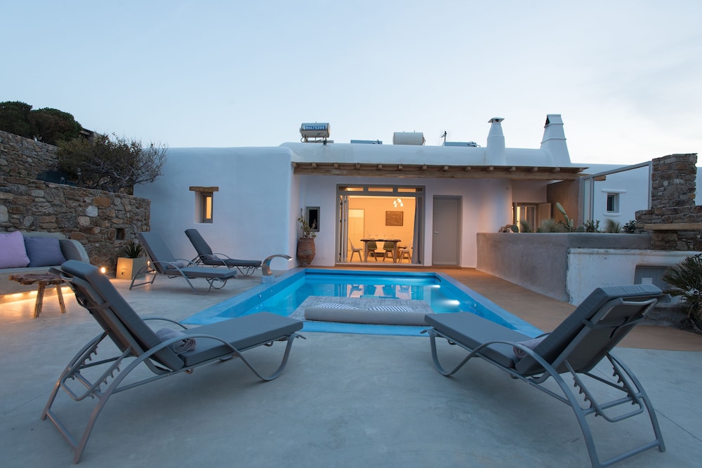 Superior Apartment, 2 Bedrooms, Private Pool, Pool View