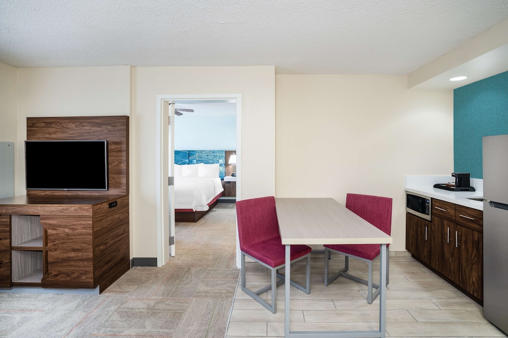 King, Suite, 1 King Bed, Non Smoking, Kitchen - Photo 4