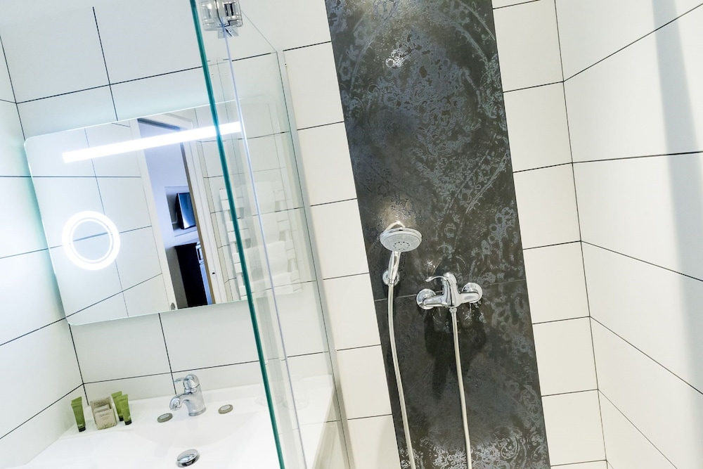 Superior Room (Bathtub, Shower or Balneo) photo 2
