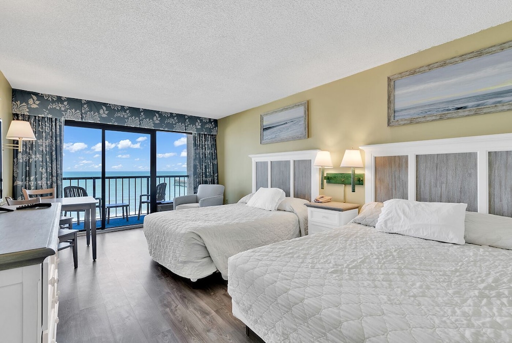 Oceanfront Guest Room with Two Queen Beds, Balcony and Kitchen photo 3