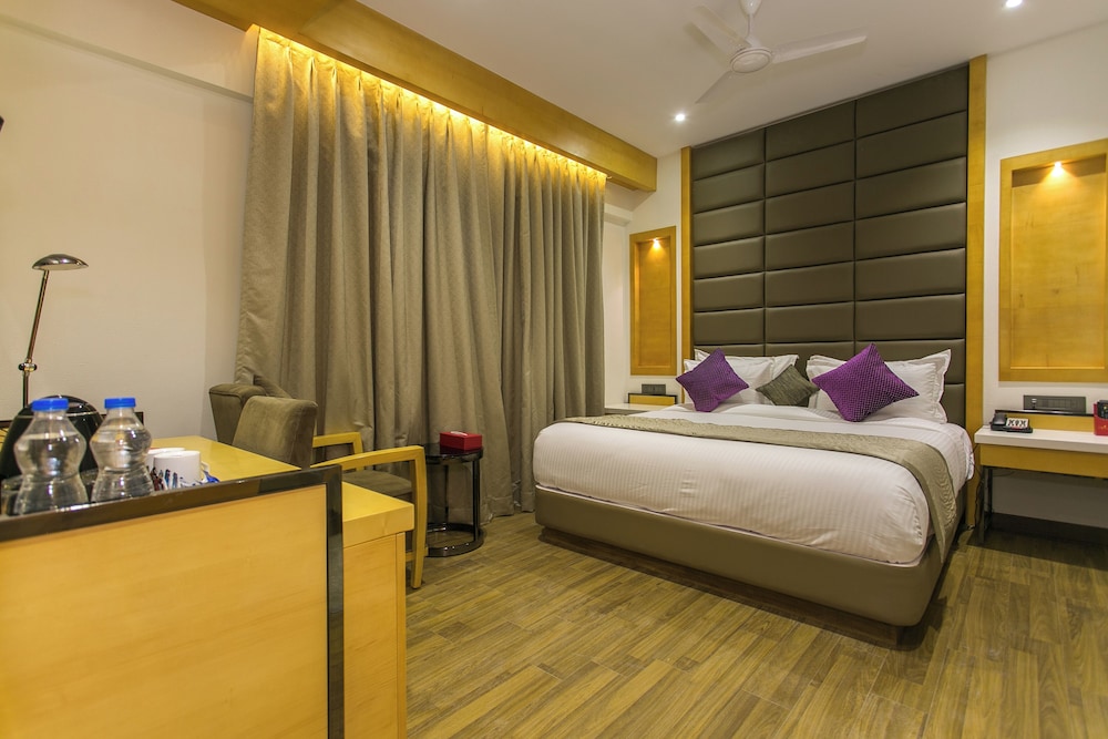 Luxury Double Room, City View