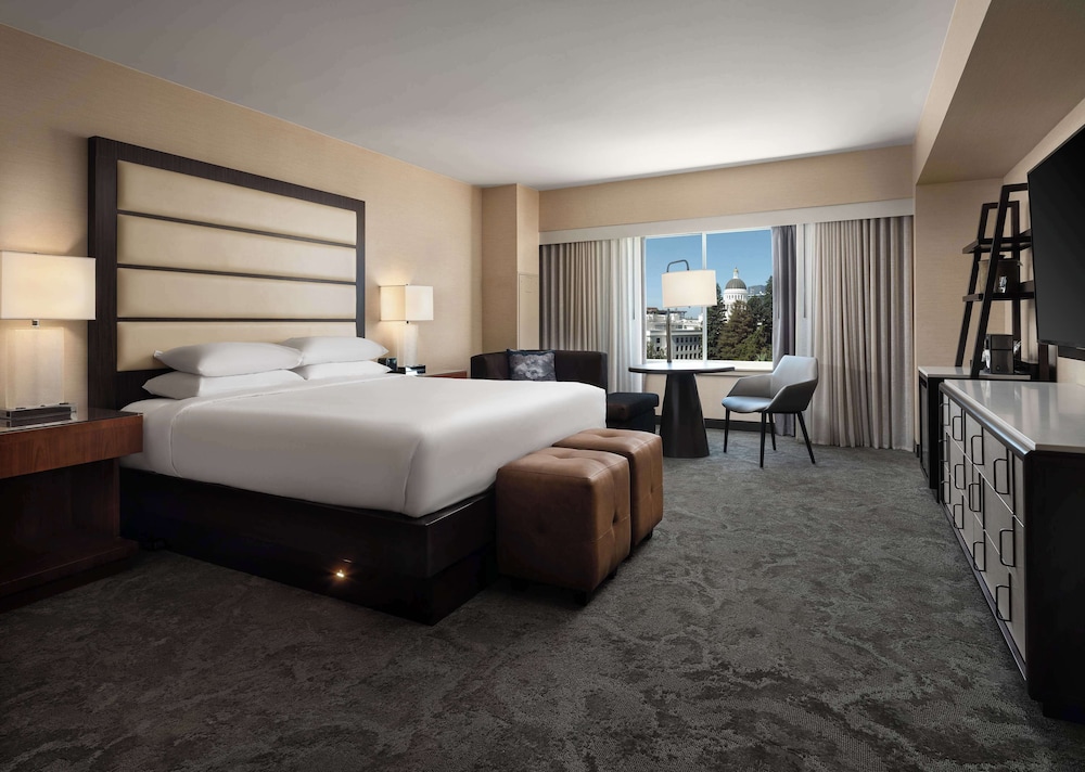 Room, 1 King Bed (Capitol View) - Photo 4