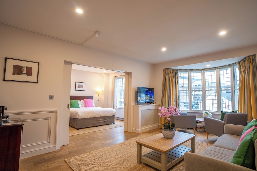 Suite, 1 King Bed photo 2