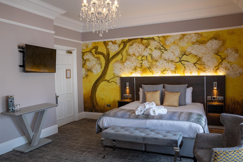 Suite, 1 King Bed, Non Smoking (Converts to 2 Twin Beds) - Photo 3