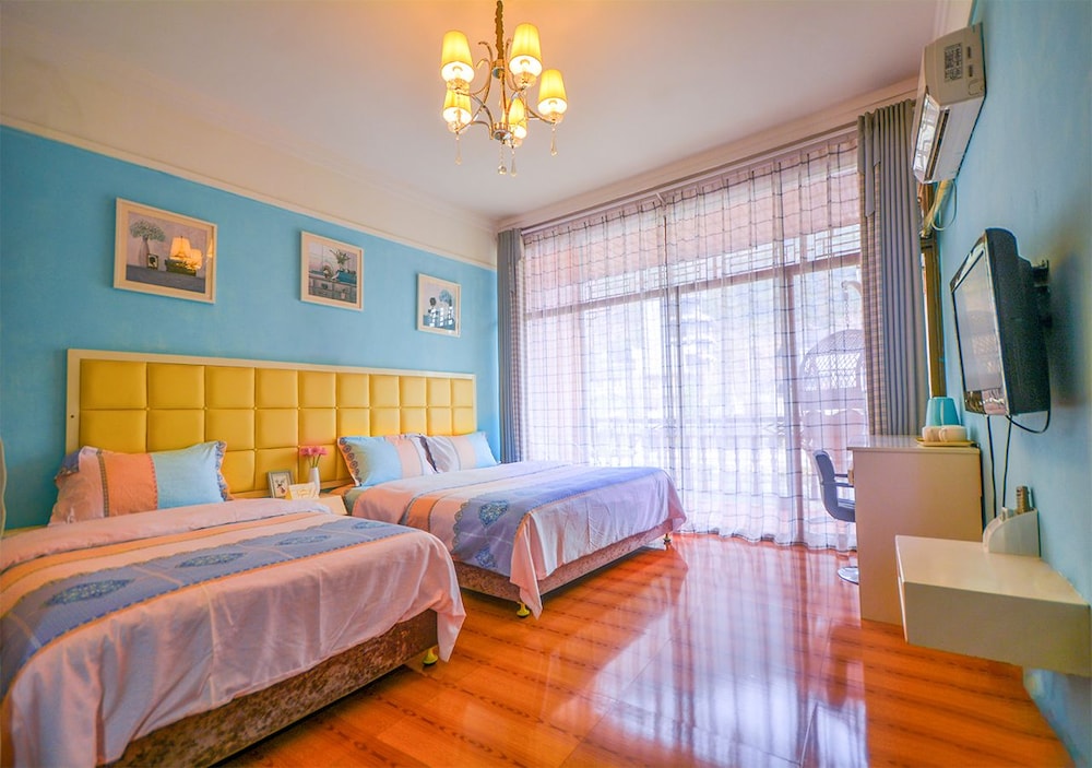Comfort Room, Multiple Beds, Accessible, Lake View photo 2